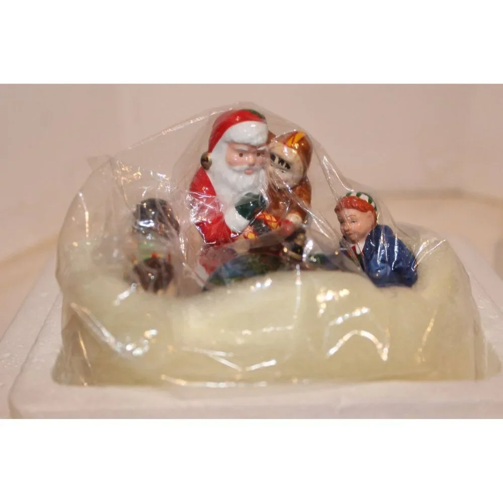 Dept 56 Snow Village - Santa Comes to Town 2000